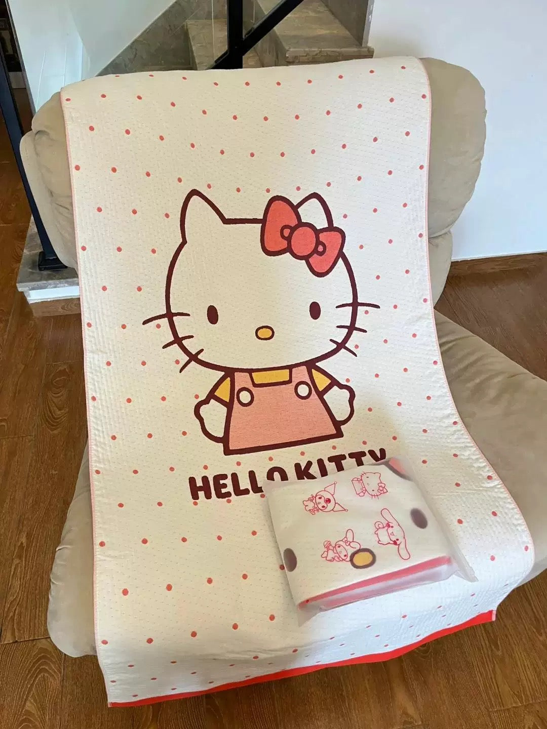 Kitty charm towel